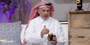 على الهواء.. محمد العامري يوضح الفرق بين العسل الطبيعي والمغشوش (فيديو)
