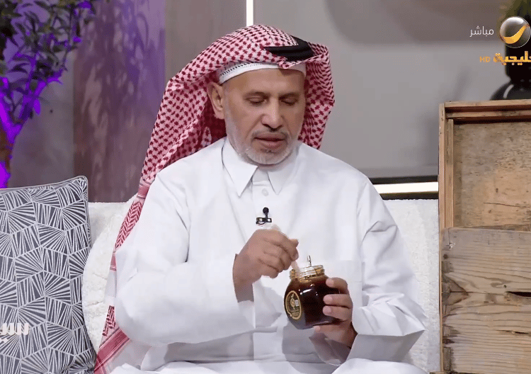 على الهواء.. محمد العامري يوضح الفرق بين العسل الطبيعي والمغشوش (فيديو)