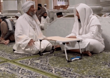 مثابرة بساحة العلم.. قصة أكبر طالب في حلقات المسجد النبوي (تفاصيل)