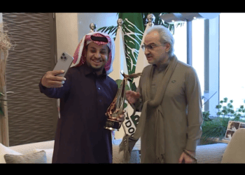 الأمير الوليد بن طلال خلال استقباله فيصل العيسى: «شباب البومب» حقق أرقاما فلكية وأتحدى أي مسلسل (فيديو)