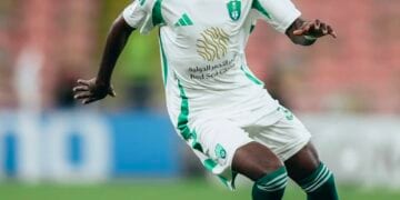 الأهلي يجدد تعاقده مع ياسين الزبيدي
