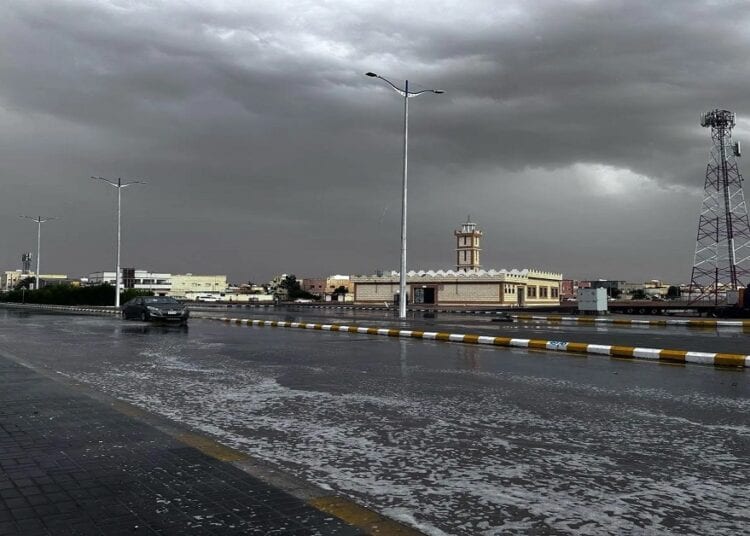 “أمطار غزيرة تزين سماء طريف وتنعش الأرض في الحدود الشمالية”