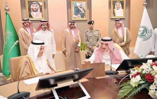 أمير جازان يدشّن مشروع زراعة أشجار المانجروف بفرسان