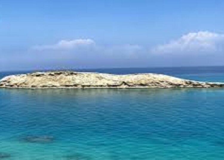 جبل سيرين: ملتقى الشعب المرجانية والمياه الفيروزية في سواحل مكة