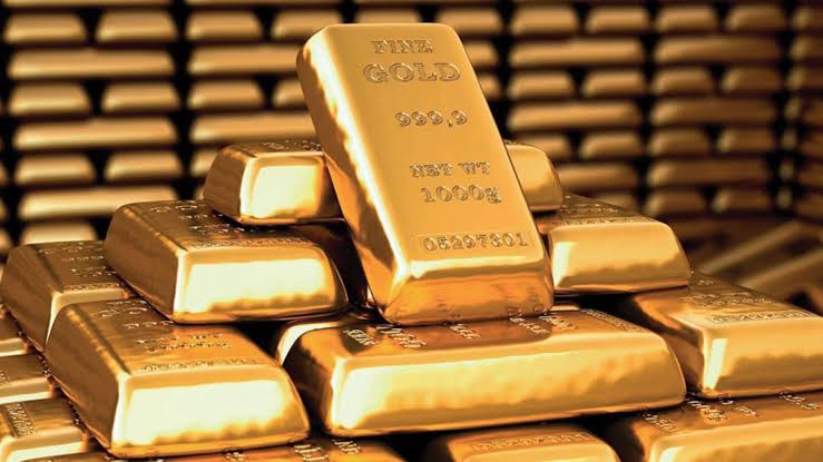 الذهب يحافظ على مكاسبه وسط توقعات بخفض الفائدة الأمريكية هذا العام