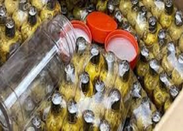 التجارة تضبط معمل غش للمواد الغذائية ومستحضرات التجميل في منزل شعبي بالرياض