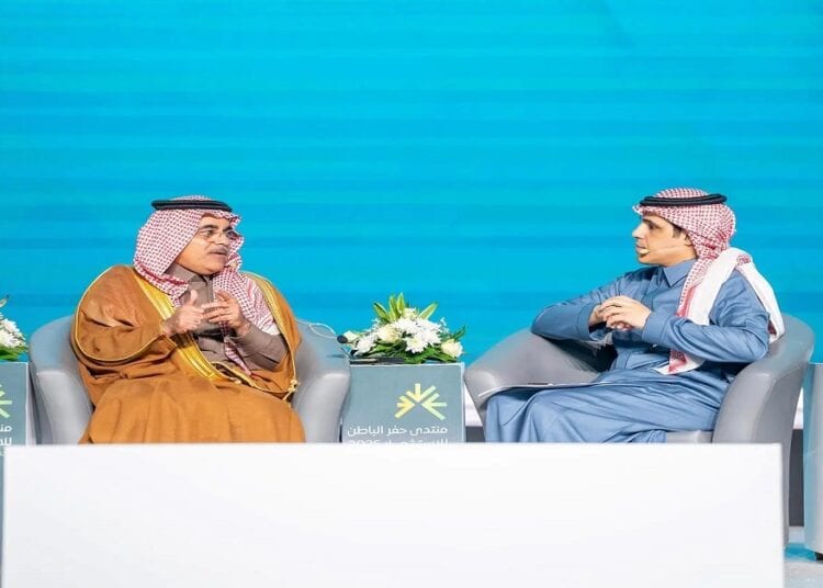 نائب وزير الصناعة يستعرض المقومات الصناعية والاستثمارية في محافظة حفر الباطن