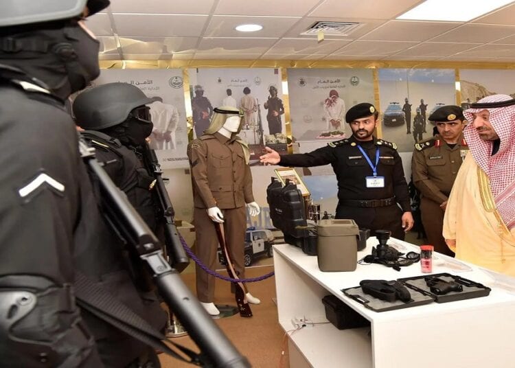أمير نجران يطَّلع على تقنيات الدوريات الأمنية الحديثة