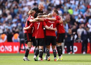 نجم مانشستر يونايتد يحسم موقفه من دوري روشن