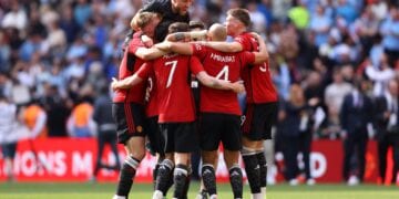 نجم مانشستر يونايتد يحسم موقفه من دوري روشن