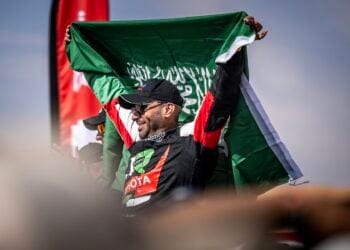وزير الرياضة يهنئ يزيد الراجحي بفوزه التاريخي بلقب رالي داكار 2025