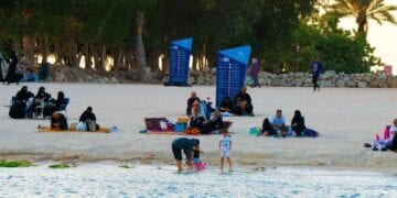 شاطئ المستقبل بكورنيش جدة يستقبل زواره بتجارب ترفيهية متميزة