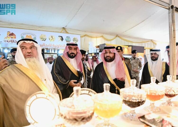 نائب أمير منطقة جازان يزور مهرجان عسل جازان العاشر