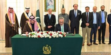 الصندوق السعودي للتنمية يوقع اتفاقيتين تنمويتين لدعم قطاعات المياه والمشتقات النفطية في باكستان