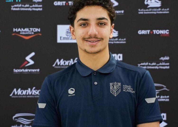 السباح زيد السراج يُسجل رقمًا قياسيًّا في سباق 50 مترًا حرة في بطولة دبي
