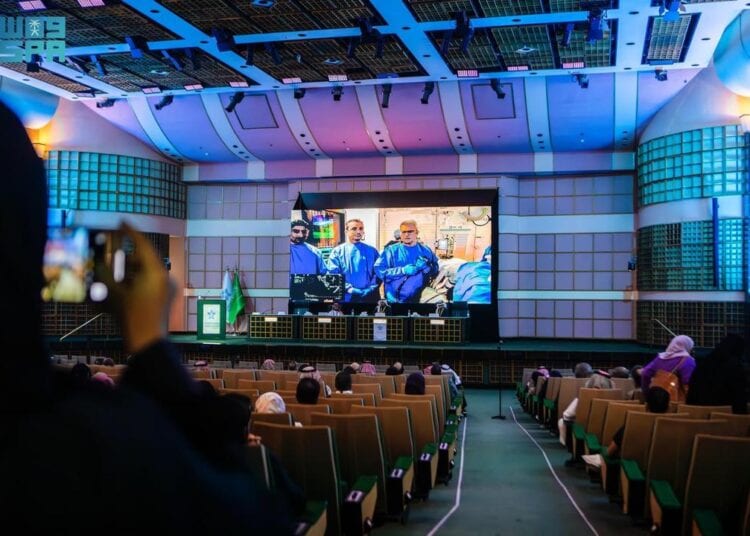 50 متحدثًا عالميًا ومحليًا يناقشون تفاعليًا أحدث التقنيات في المؤتمر العالمي الثامن للمناظير المتقدمة