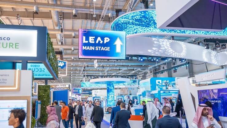 استثمارات تتجاوز 1.78 مليار دولار لتعزيز الذكاء الاصطناعي والمواهب الرقمية خلال اليوم الثالث من مؤتمر LEAP 25
