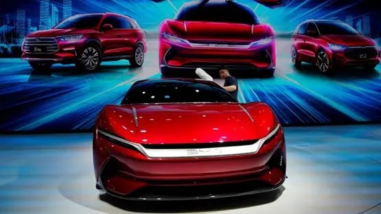 BYD تشعل المنافسة في سوق السيارات الكهربائية بنظام “عين الإله” الذكي (إنفو جراف)