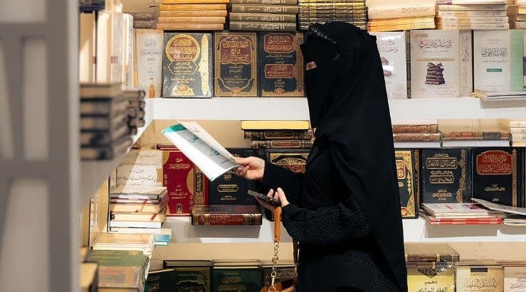 معرض جازان للكتاب يشهد حضورًا لافتًا