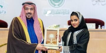 أمير القصيم يكرّم نجلاء جان بجائزة صناعة المحتوى في نسختها الرابعة