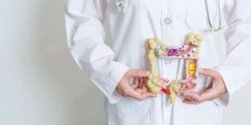 الزبادي.. سلاح فعال في الوقاية من سرطان القولون (إنفو جراف)