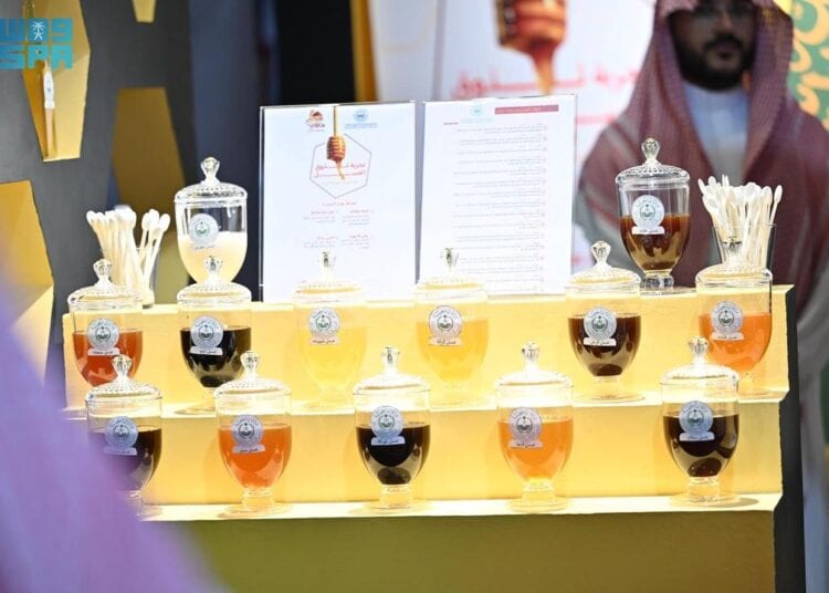 مهرجان عسل جازان يستعرض أنواعًا مختلفة من العسل المميز والفريد