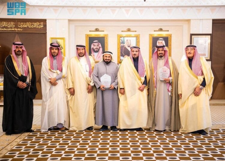 أمير القصيم يكرّم الفائزين في مسابقة أكبر كمأة ضمن مهرجان الفقع 2025