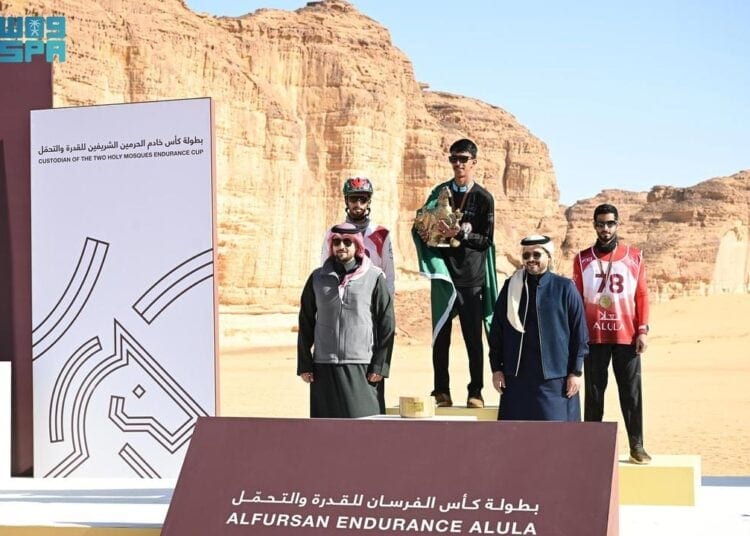الفارس السعودي مهند السالمي يتوج بلقب كأس خادم الحرمين الشريفين للقدرة والتحمل في العُلا