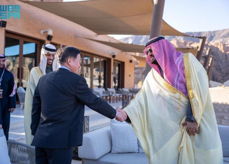 وزير الاقتصاد والتخطيط يجتمع مع محافظ بنك الشعب الصيني