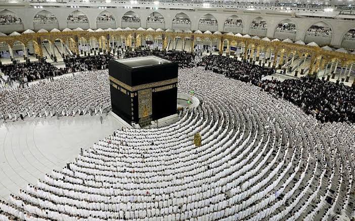 بدء تسجيل رغبات الحج للمواطنين والمقيمين لموسم 1446هـ عبر “نسك” والمسار الإلكتروني