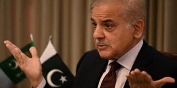 رئيس الوزراء الباكستاني يرحب بتولي أحمد الشرع رئاسة الجمهورية العربية السورية