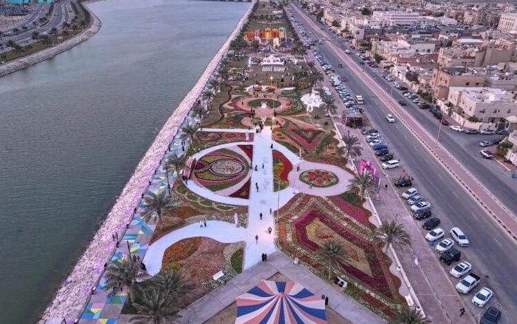 مهرجان الزهور الرابع بالواجهة البحرية في القطيف يشهد حضور أكثر من 80