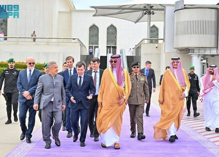 حاكم جمهورية تتارستان يُغادر جدة