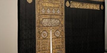 كسوة الكعبة المشرفة: عرض فني فريد في بينالي الفنون الإسلامية بجدة