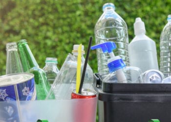 إعادة تدوير القوارير البلاستيكية في المملكة.. خطوة رائدة نحو الاستدامة البيئية