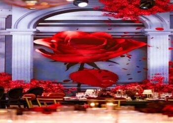 أفكار ساحرة لديكورات أعراس باللون الأحمر لتصميم زفاف فخم ورومانسي