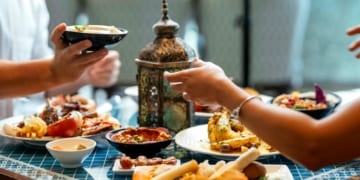 مختصون: التغذية الصحية في رمضان تسهّل الصيام وتساعد على detox الجسم