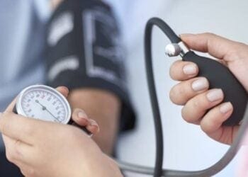 دراسة حديثة: التحكم بمعدلات ضغط الدم يقلل مخاطر الإصابة بالخرف