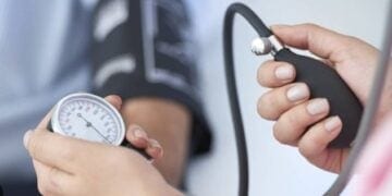 دراسة حديثة: التحكم بمعدلات ضغط الدم يقلل مخاطر الإصابة بالخرف