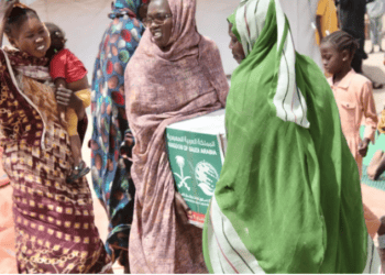 مركز الملك سلمان للإغاثة يوزع 644 سلة غذائية في بورتسودان بالسودان