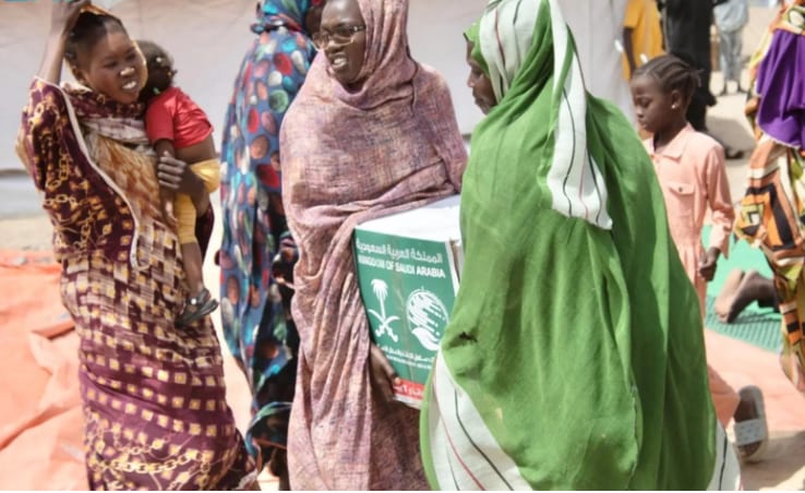 مركز الملك سلمان للإغاثة يوزع 644 سلة غذائية في بورتسودان بالسودان