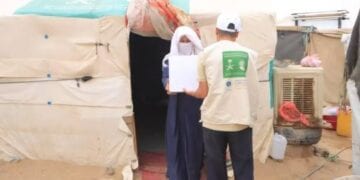 توزيع 2.280 كرتون تمر من مركز الملك سلمان للإغاثة بمحافظة حضرموت