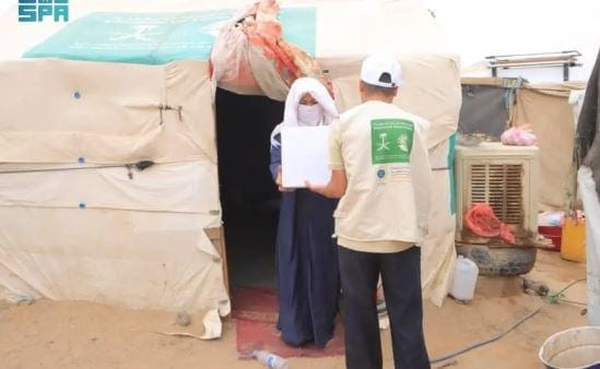توزيع 2.280 كرتون تمر من مركز الملك سلمان للإغاثة بمحافظة حضرموت