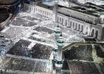 هل تكون ليلة القدر؟.. الحرم المكي يمتلئ بالمصليين ويصل لأقصى طاقته الاستعابية