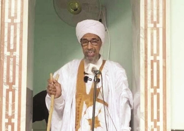مفتي موريتانيا يثمن ما يقدمه برنامج هدية خادم الحرمين الشريفين لتوزيع التمور وتفطير الصائمين