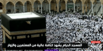 المسجد الحرام كثافة عالية من المعتمرين والزوار في ثاني أيام عيد الفطر