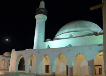محافظ الأحساء يدشّن مبادرة لصيانة 781 مسجدًا في المحافظة