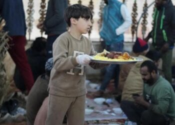 أكثر من 28 ألف وجبة خلال رمضان ضمن مشروع «إفطار الصائم» في العويقيلة
