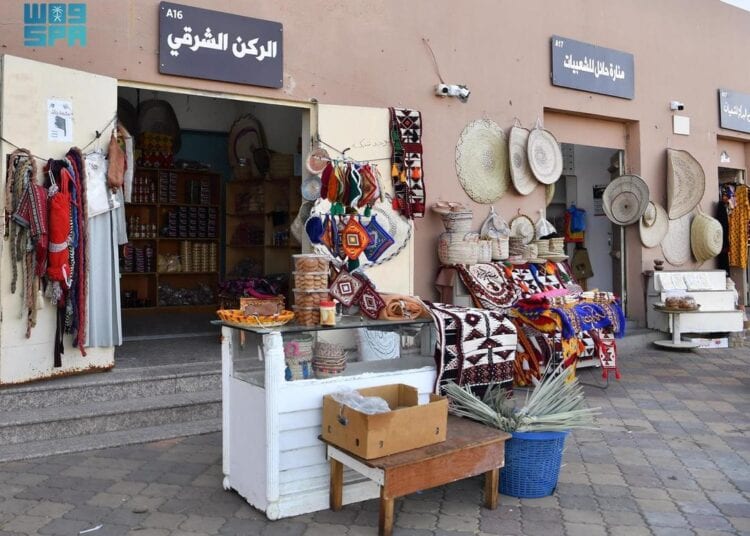 أسواق حائل الشعبية.. حلة تراثية رمضانية تثري زوارها