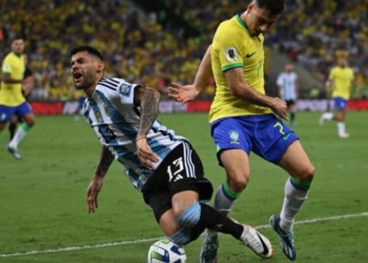الأرجنتين يواجه البرازيل اليوم في تصفيات كأس العالم 2026